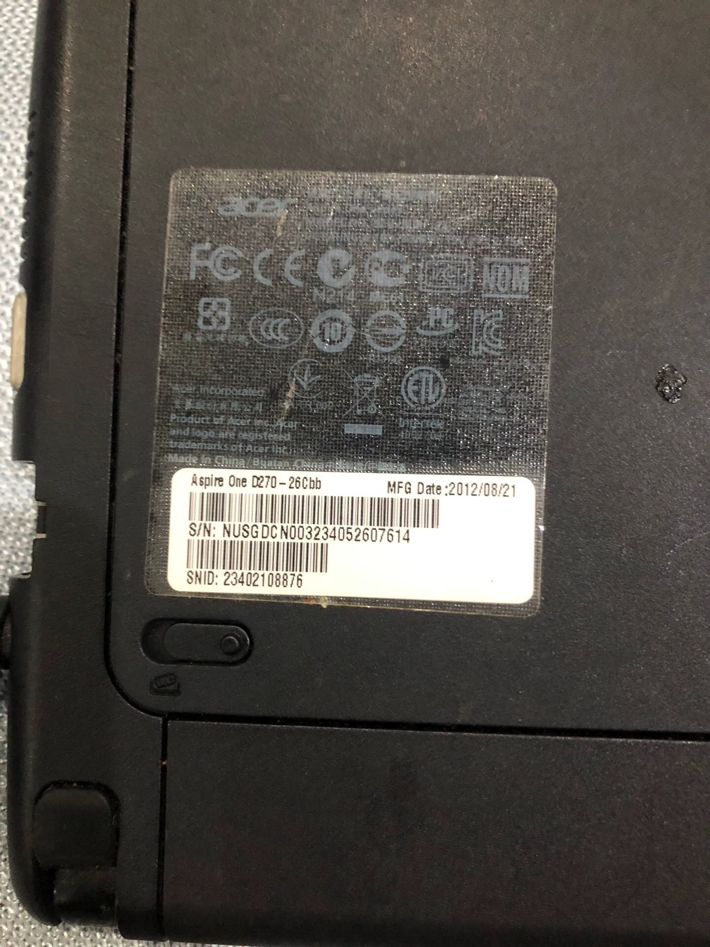 宏基 Acer Aspre One D270便携式笔记本，上网本，英特尔n2600处理器，2g运行内存，320g机械硬盘。电池不耐用，带原装电源。整体成色较差，